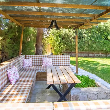 Vilă Stonehouse-1 *