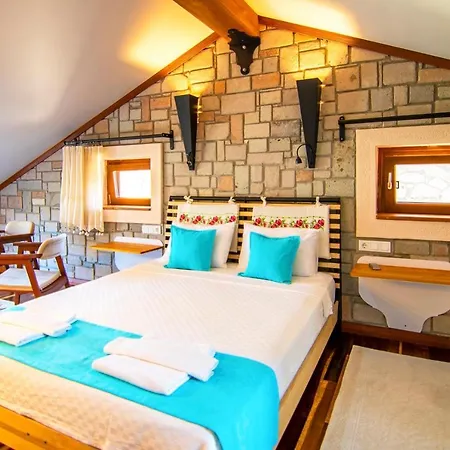 Vilă Stonehouse-1 *