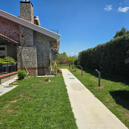 Villa Stonehouse-1 *