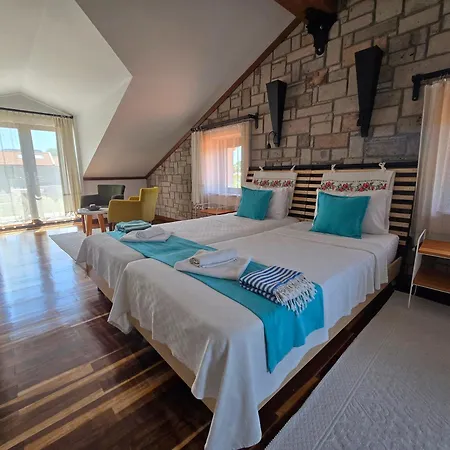 Stonehouse-1 Villa